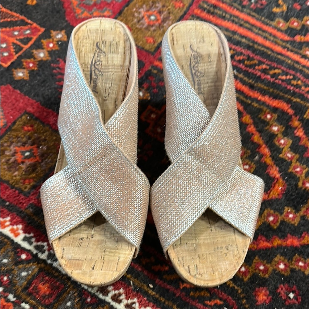 EUC Lucky Brand Stylish Women's Silver/Peach Sandals 9 - Picture 2 of 7